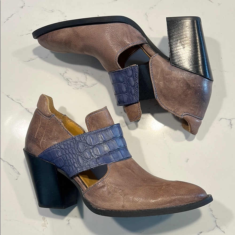 Like-New John Fluevog Women's Entrance Room 502 Boot Heel Size: 9